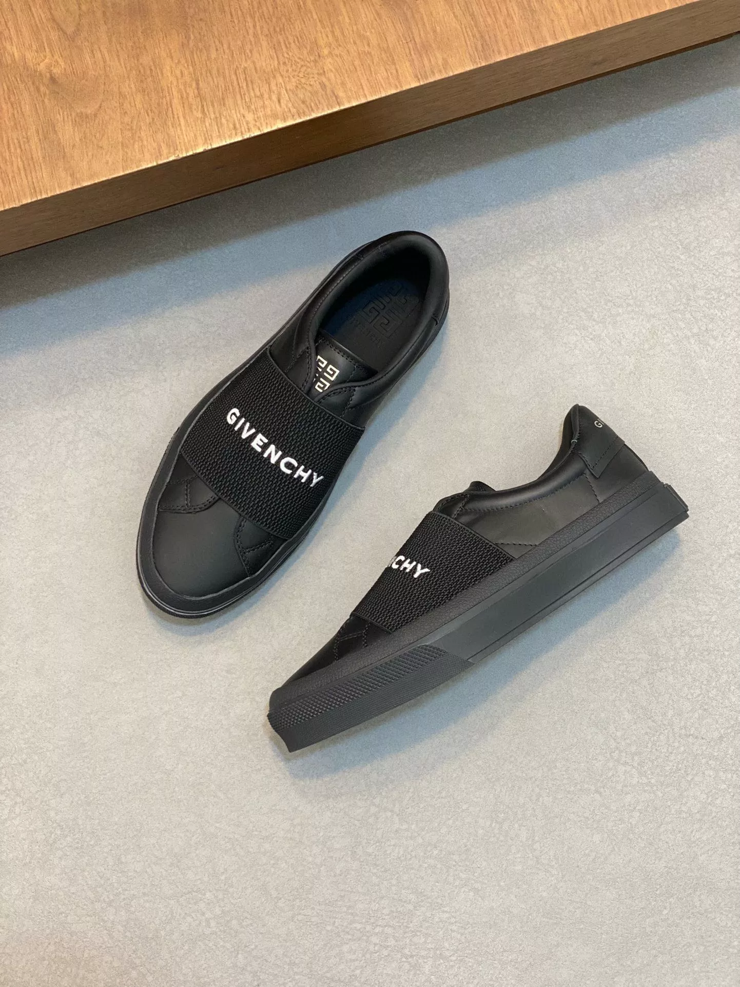 WellDesigned 4799 Givenchy Casual Shoes For Men