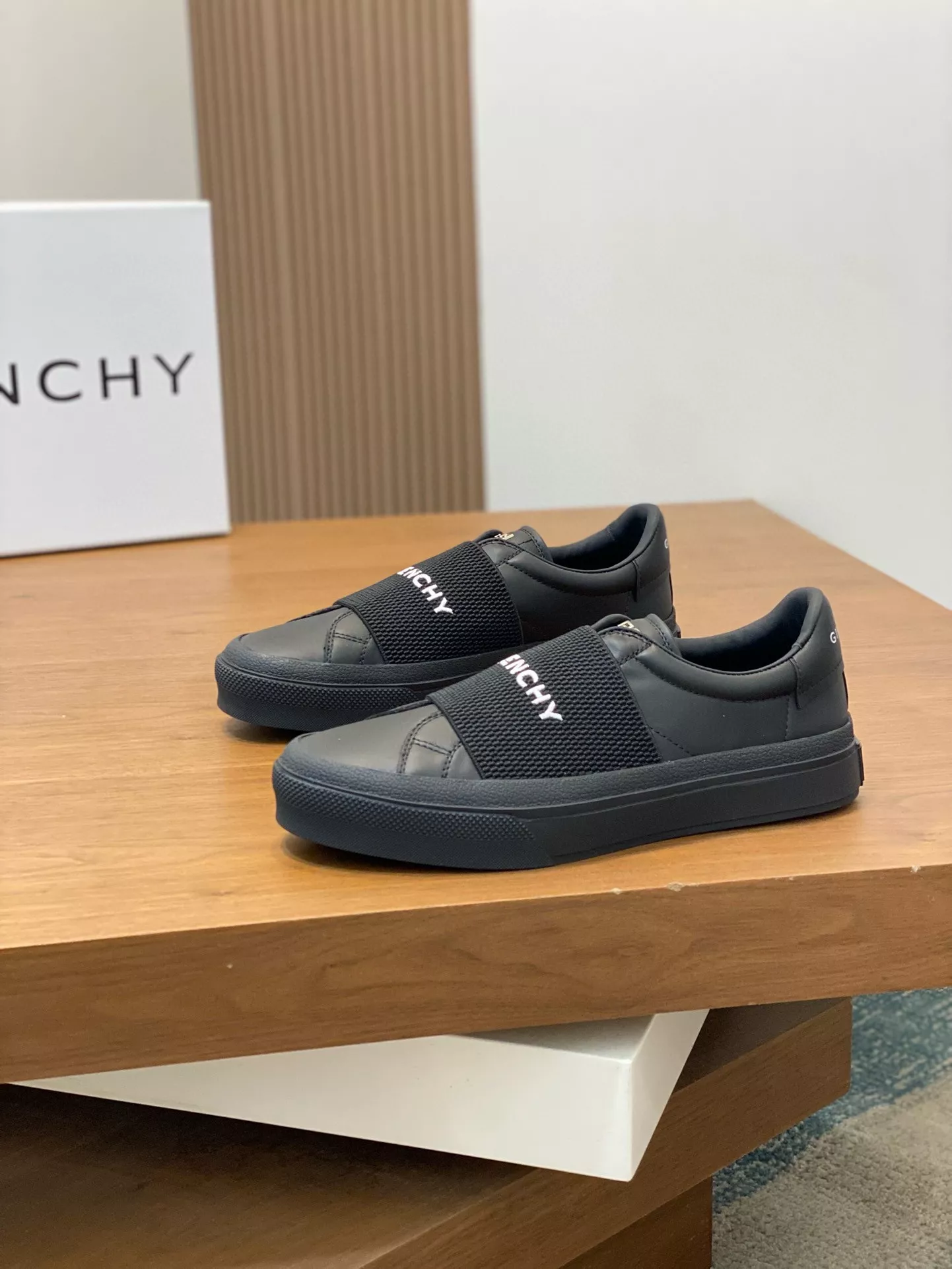 WellDesigned 4799 Givenchy Casual Shoes For Men