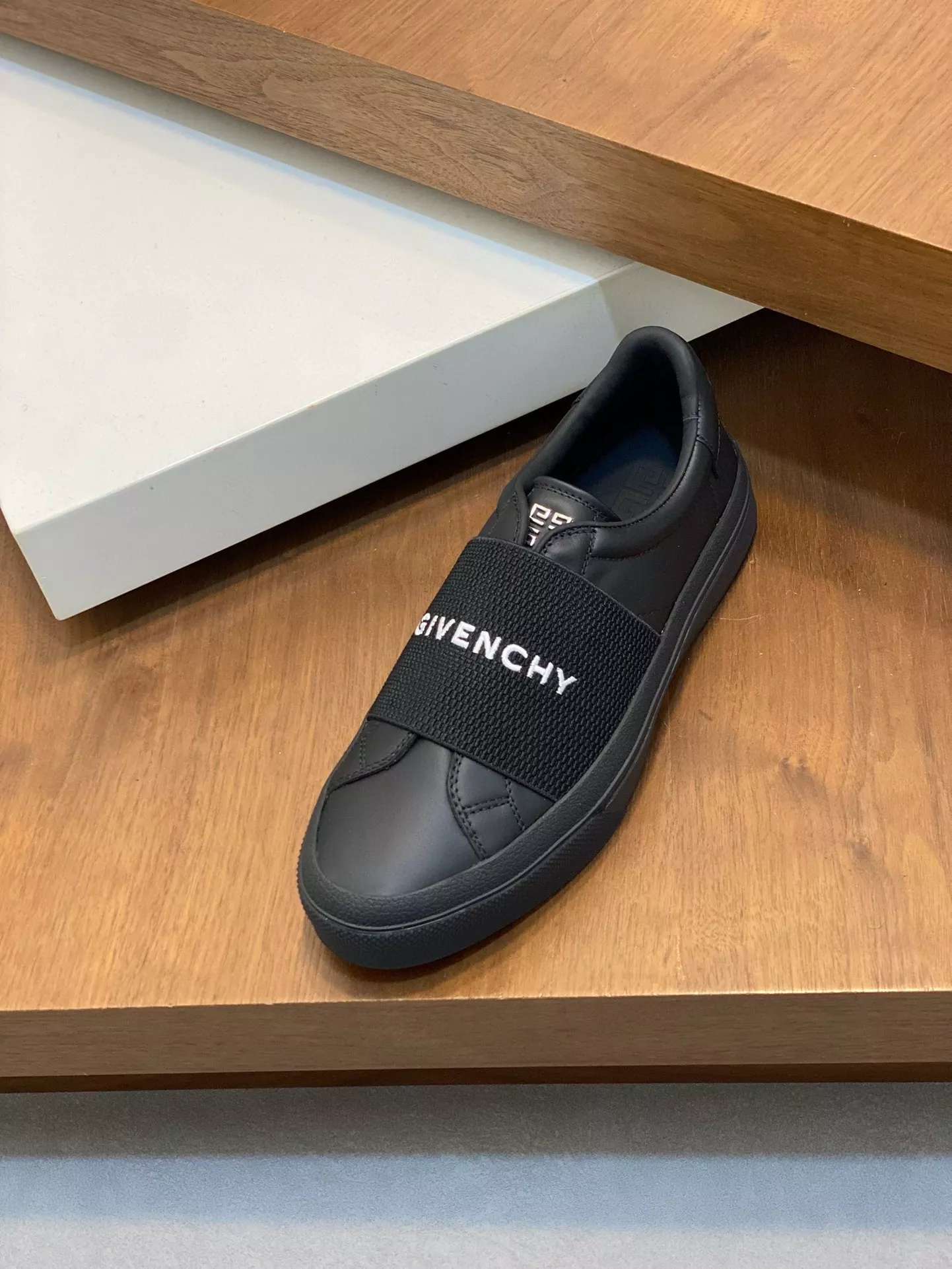 WellDesigned 4799 Givenchy Casual Shoes For Men
