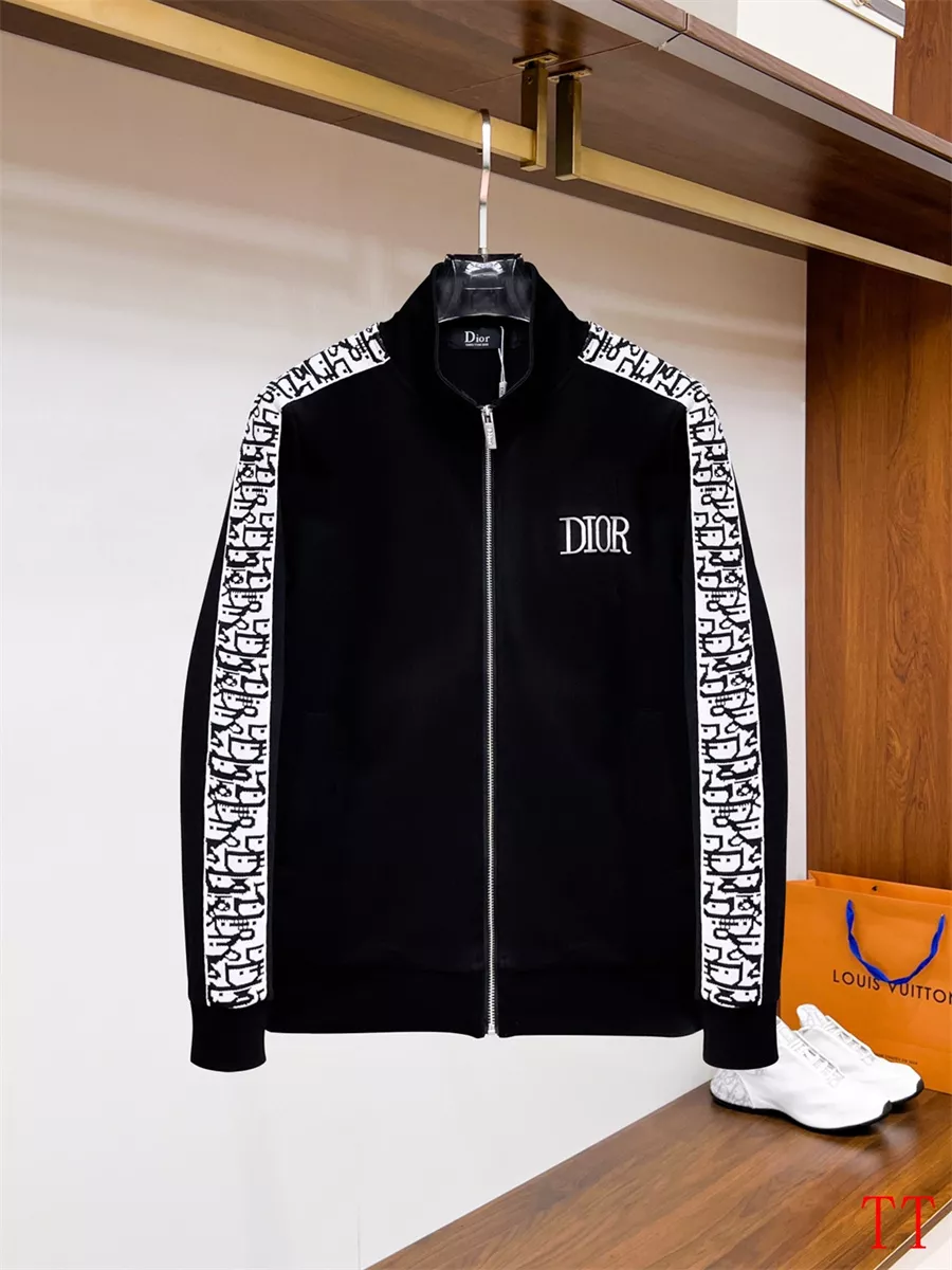 WellDesigned 4826 Christian Dior Tracksuits Long Sleeved For Men