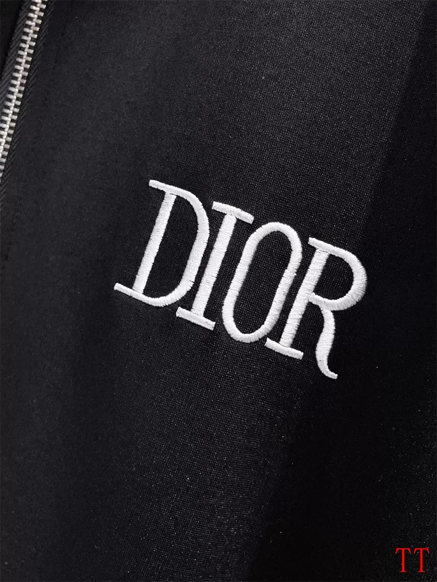 WellDesigned 4826 Christian Dior Tracksuits Long Sleeved For Men