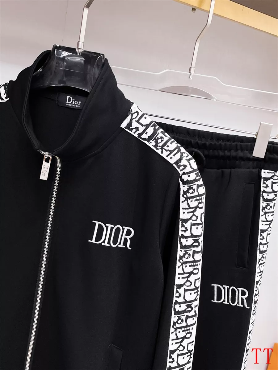 WellDesigned 4826 Christian Dior Tracksuits Long Sleeved For Men