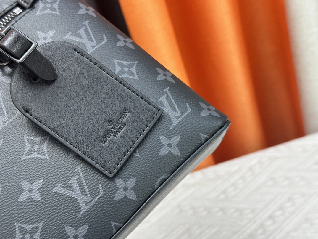 WellDesigned 4838 Louis Vuitton AAA Man Wallets