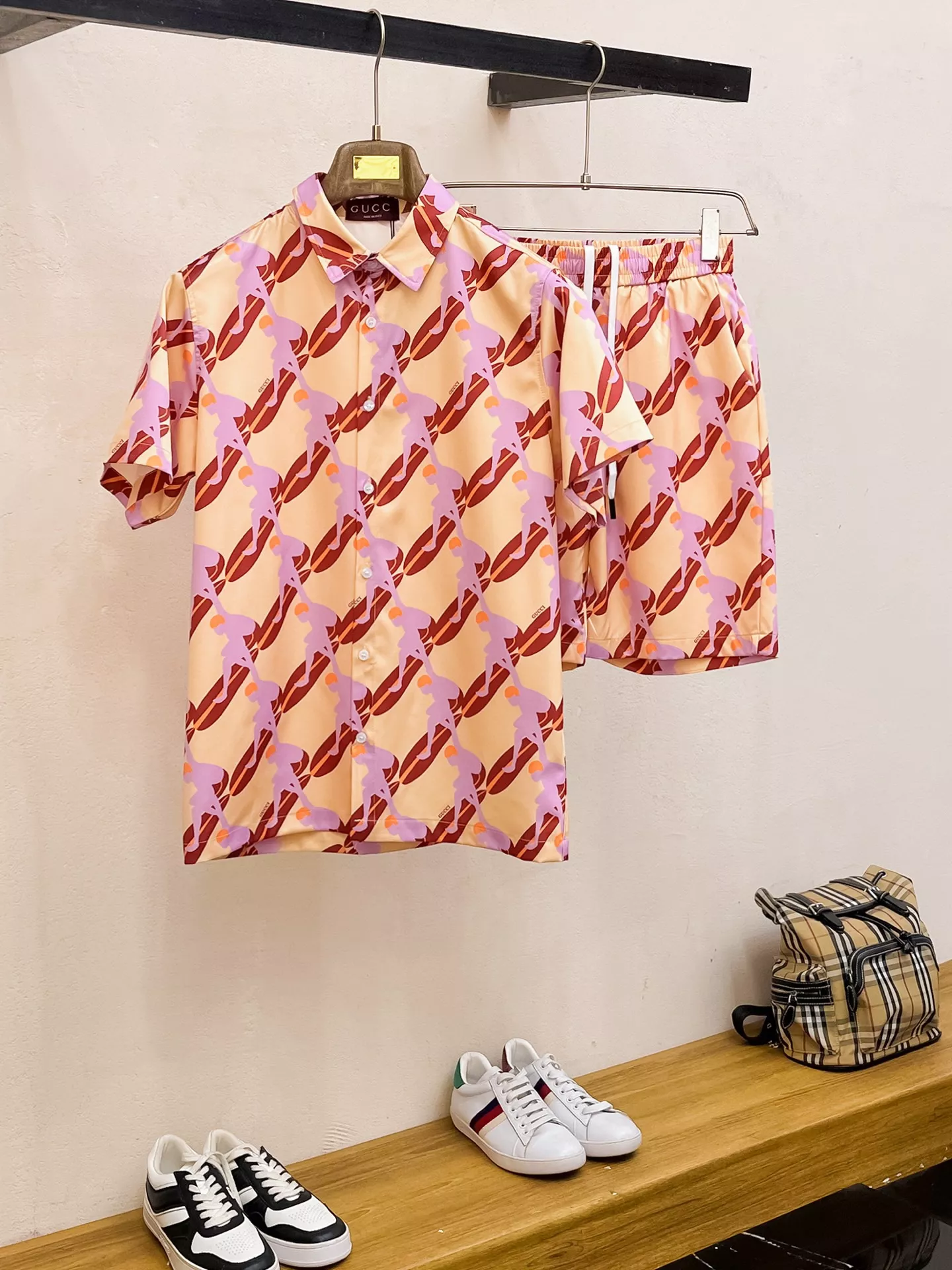 WellDesigned 4950 Gucci Tracksuits Short Sleeved For Men