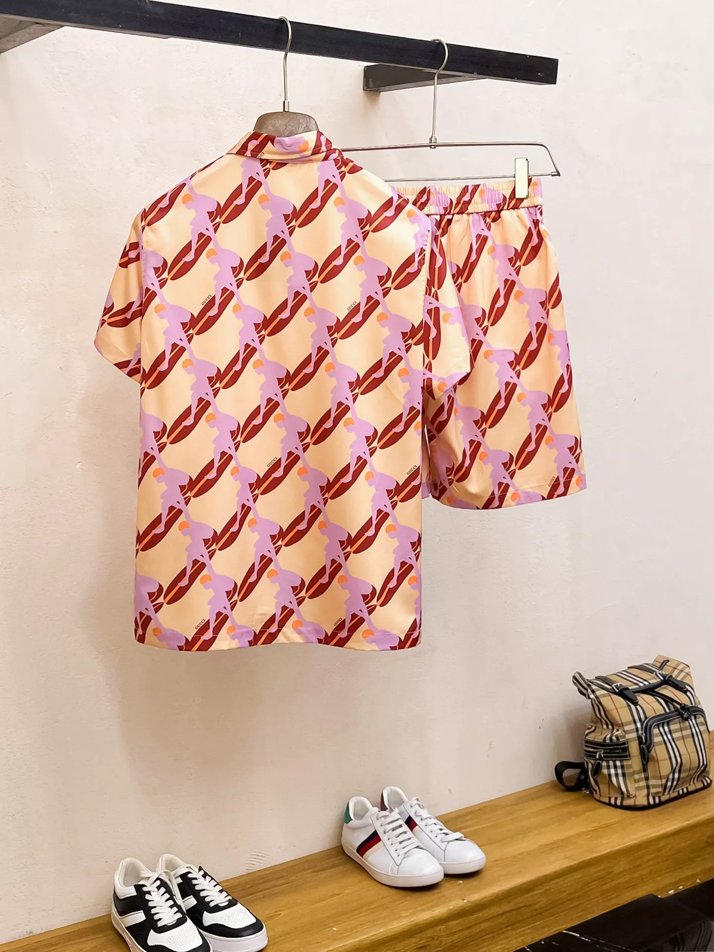 WellDesigned 4950 Gucci Tracksuits Short Sleeved For Men