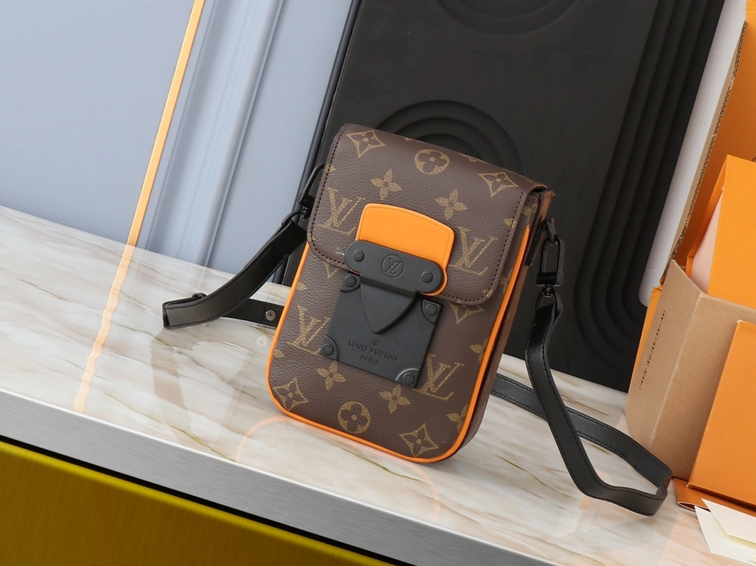 WellDesigned 4986 Louis Vuitton AAA Quality Messenger Bags For Unisex