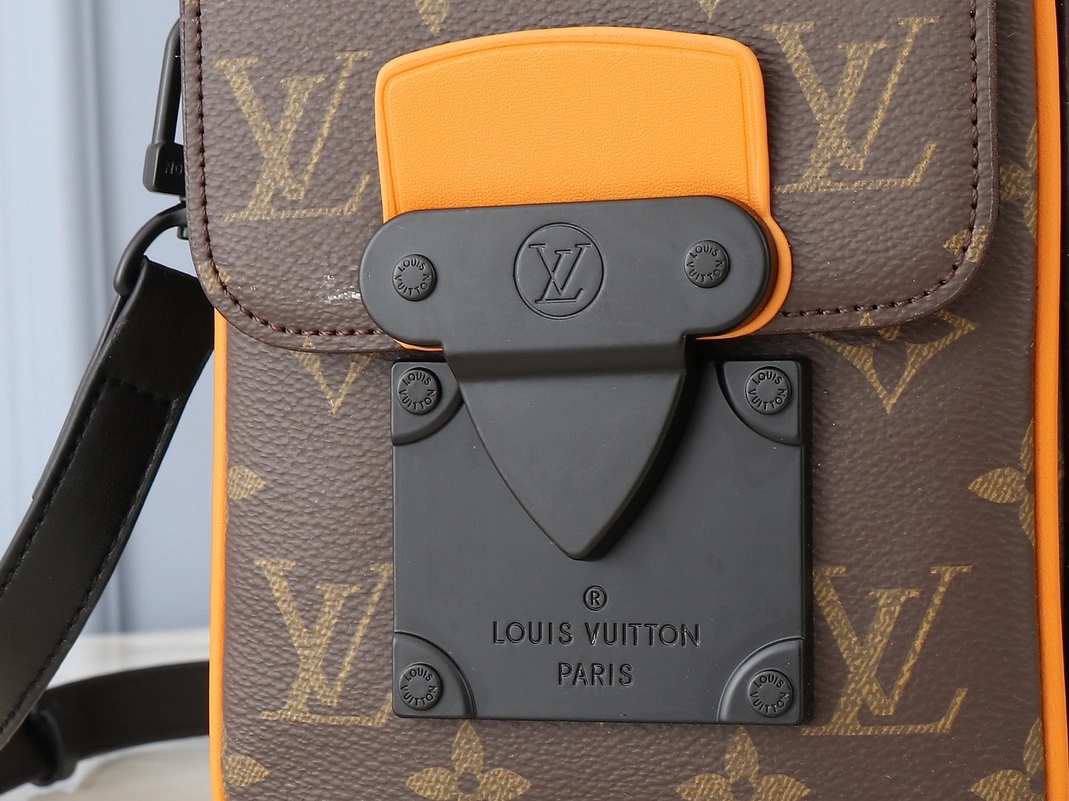 WellDesigned 4986 Louis Vuitton AAA Quality Messenger Bags For Unisex