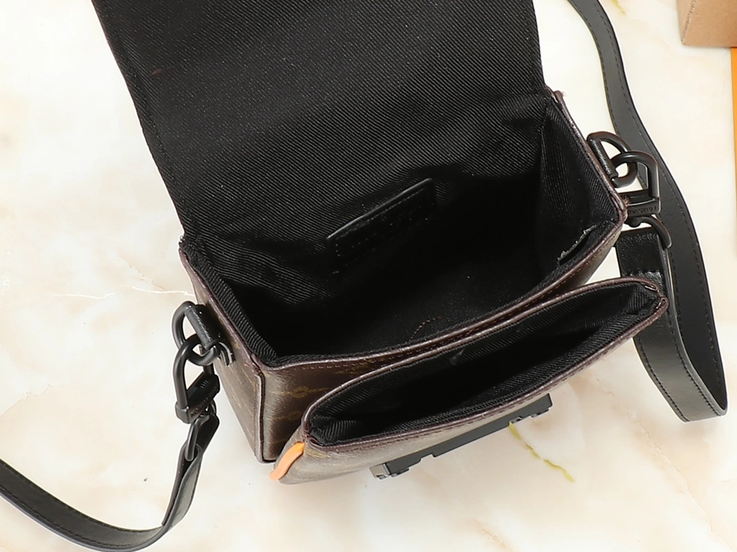 WellDesigned 4986 Louis Vuitton AAA Quality Messenger Bags For Unisex