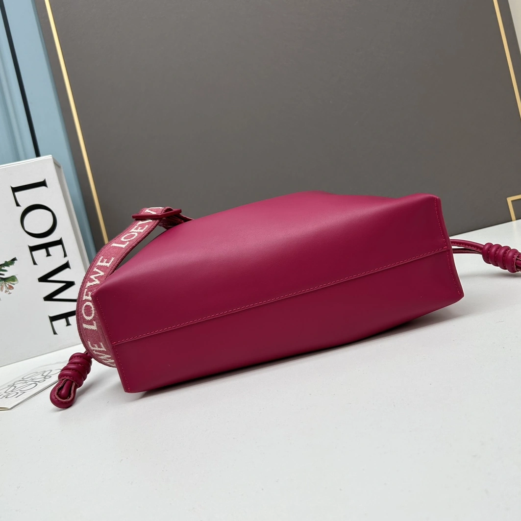 WellDesigned 5104 LOEWE AAA Quality Messenger Bags For Women