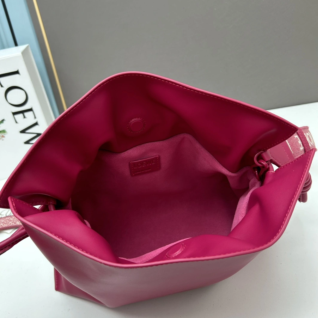 WellDesigned 5104 LOEWE AAA Quality Messenger Bags For Women