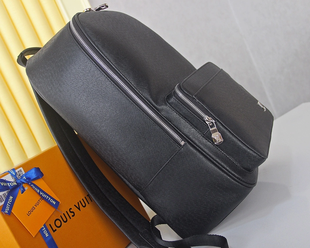WellDesigned 5138 Louis Vuitton LV AAA Man Backpacks