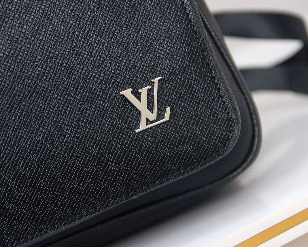 WellDesigned 5138 Louis Vuitton LV AAA Man Backpacks