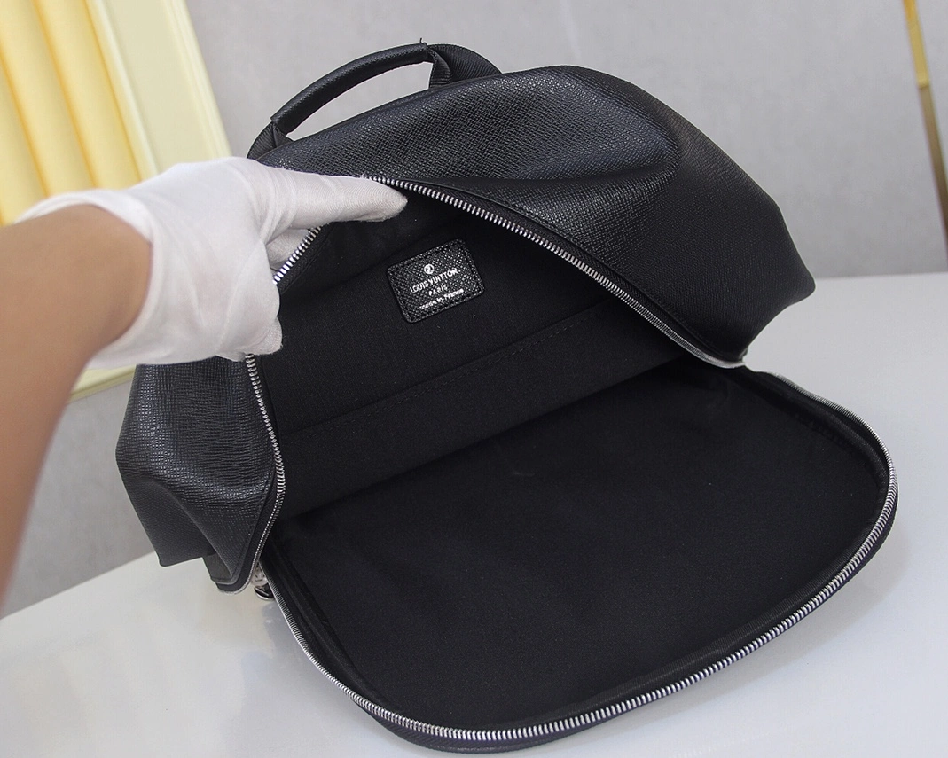 WellDesigned 5138 Louis Vuitton LV AAA Man Backpacks