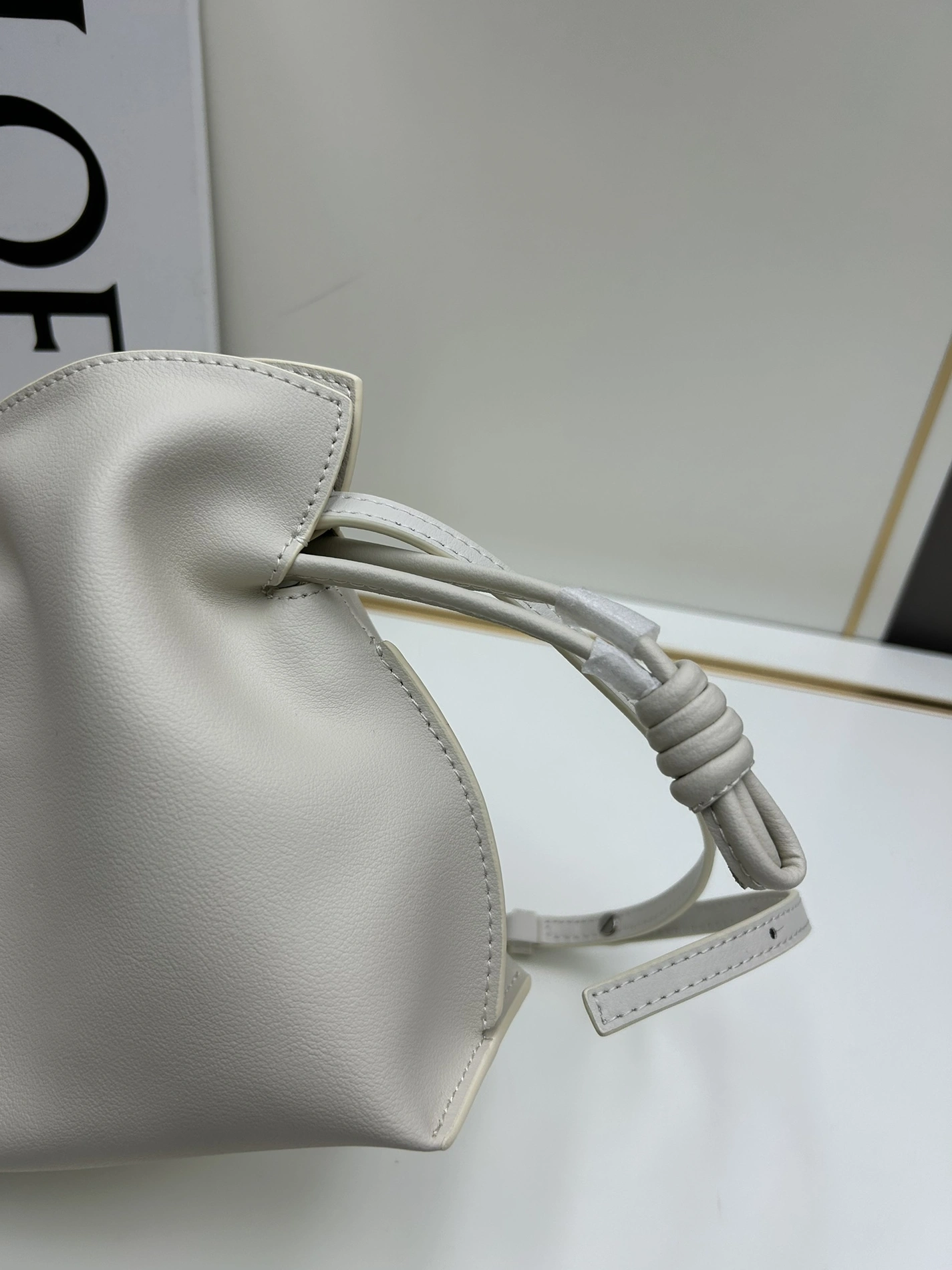 WellDesigned 5372 LOEWE AAA Quality Messenger Bags For Women