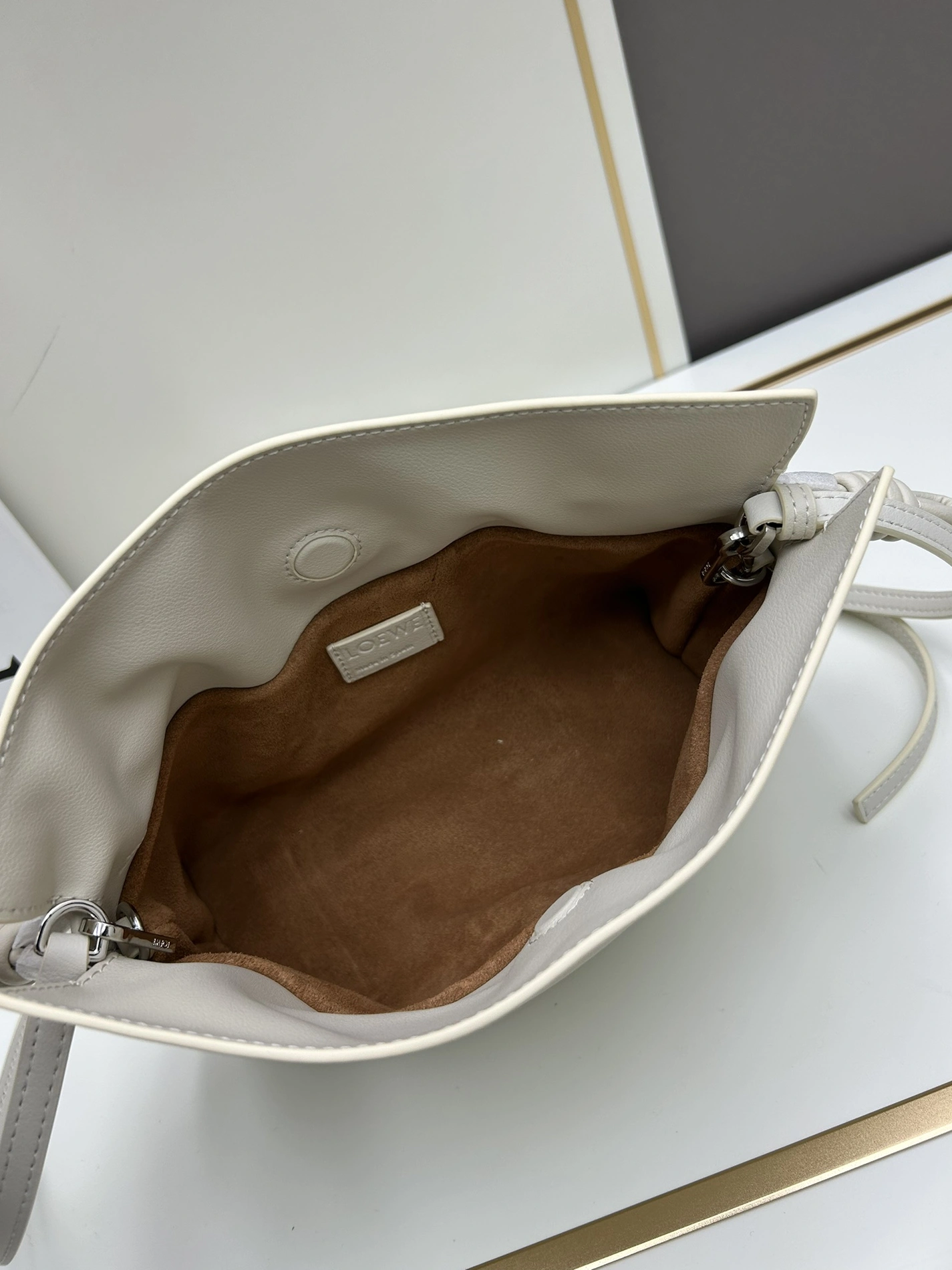 WellDesigned 5372 LOEWE AAA Quality Messenger Bags For Women