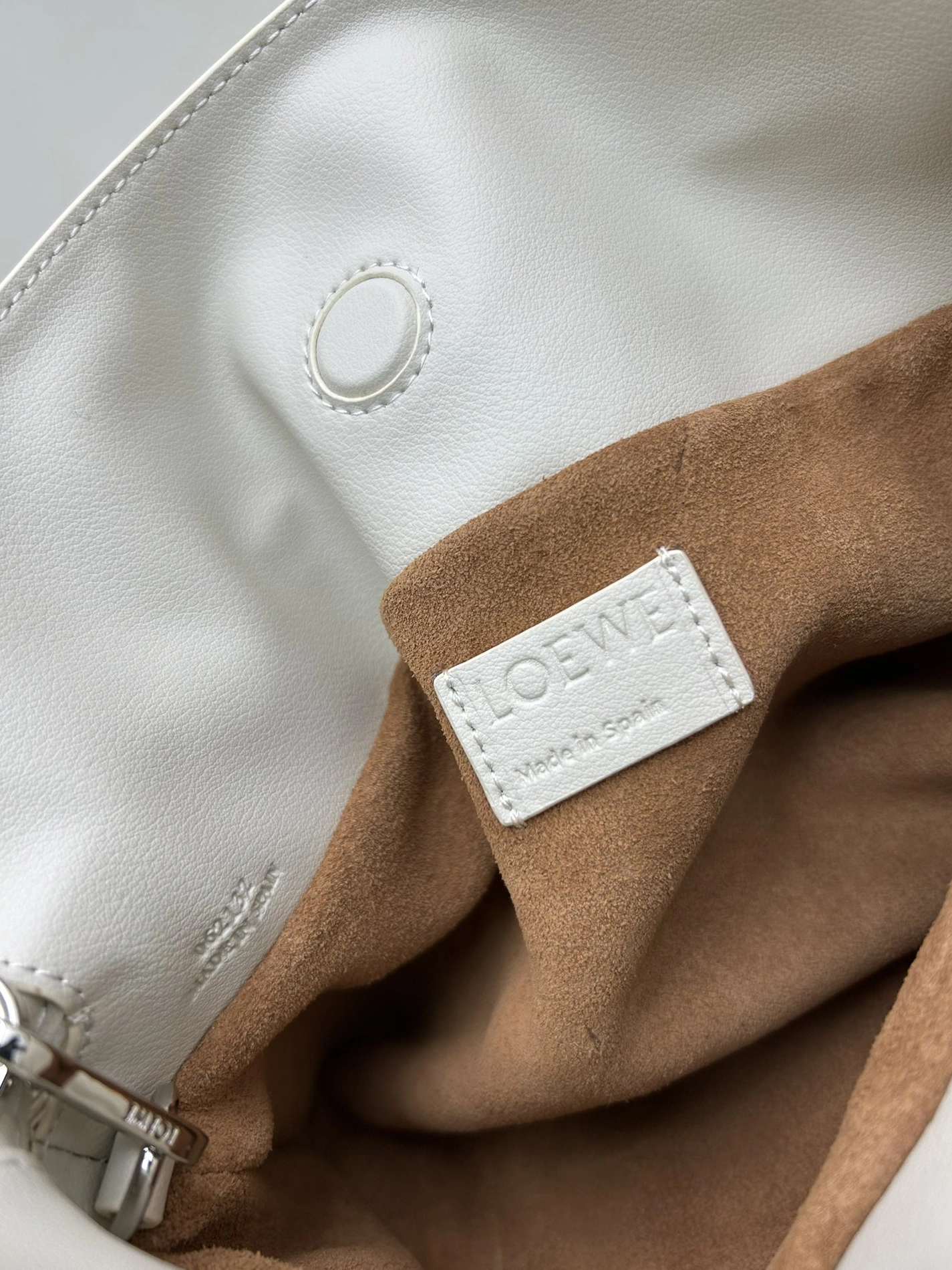 WellDesigned 5372 LOEWE AAA Quality Messenger Bags For Women