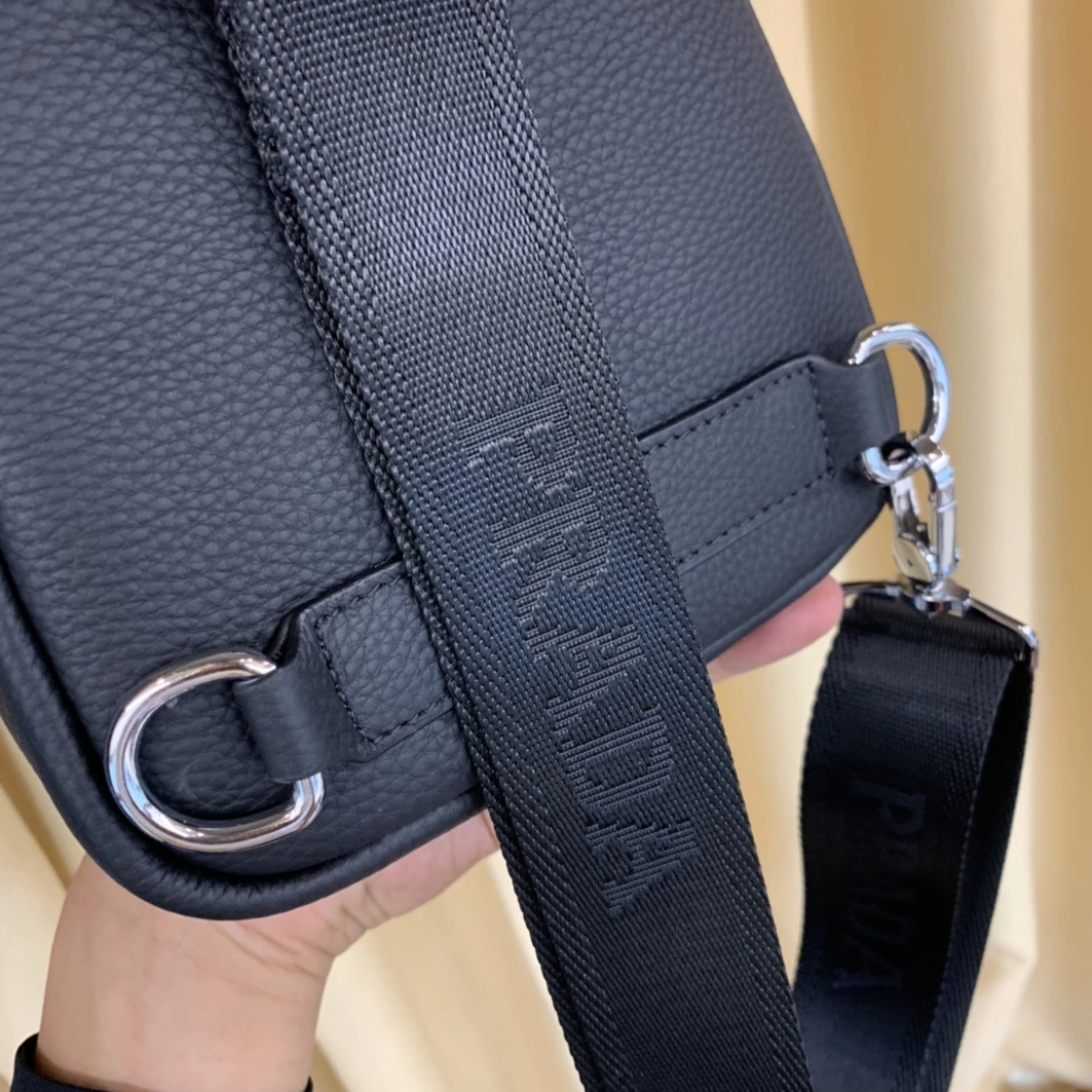 WellDesigned 5480 Prada AAA Man Messenger Bags