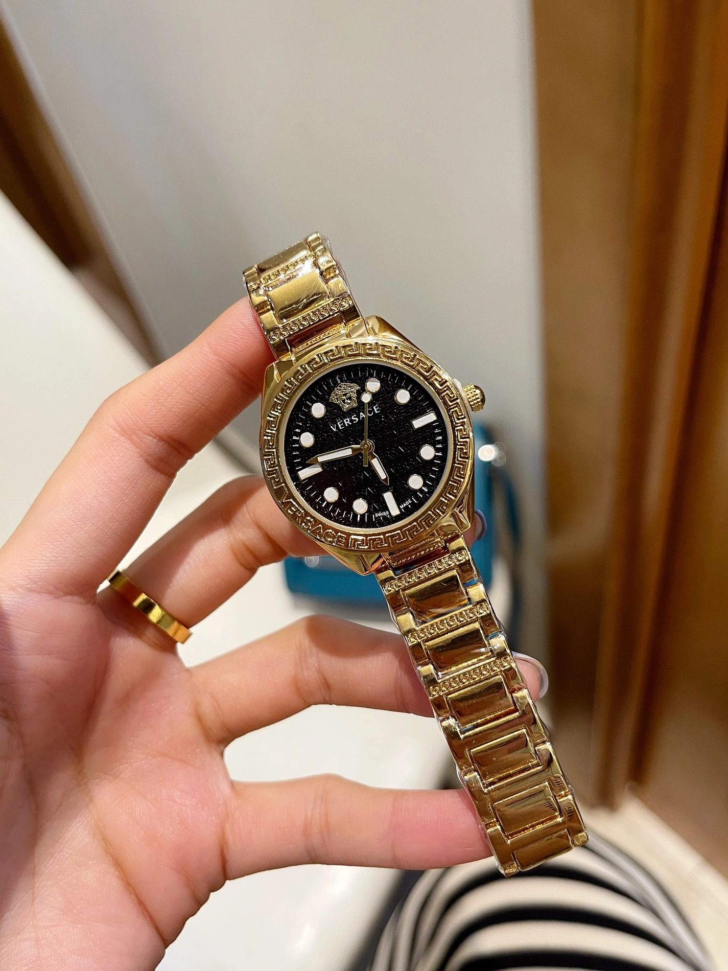 WellDesigned 5541 Versace Watches