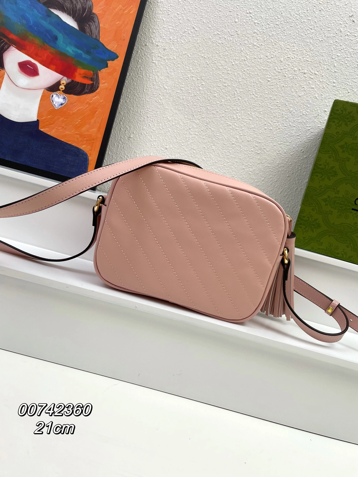 WellDesigned 5557 Gucci AAA Quality Messenger Bags For Women