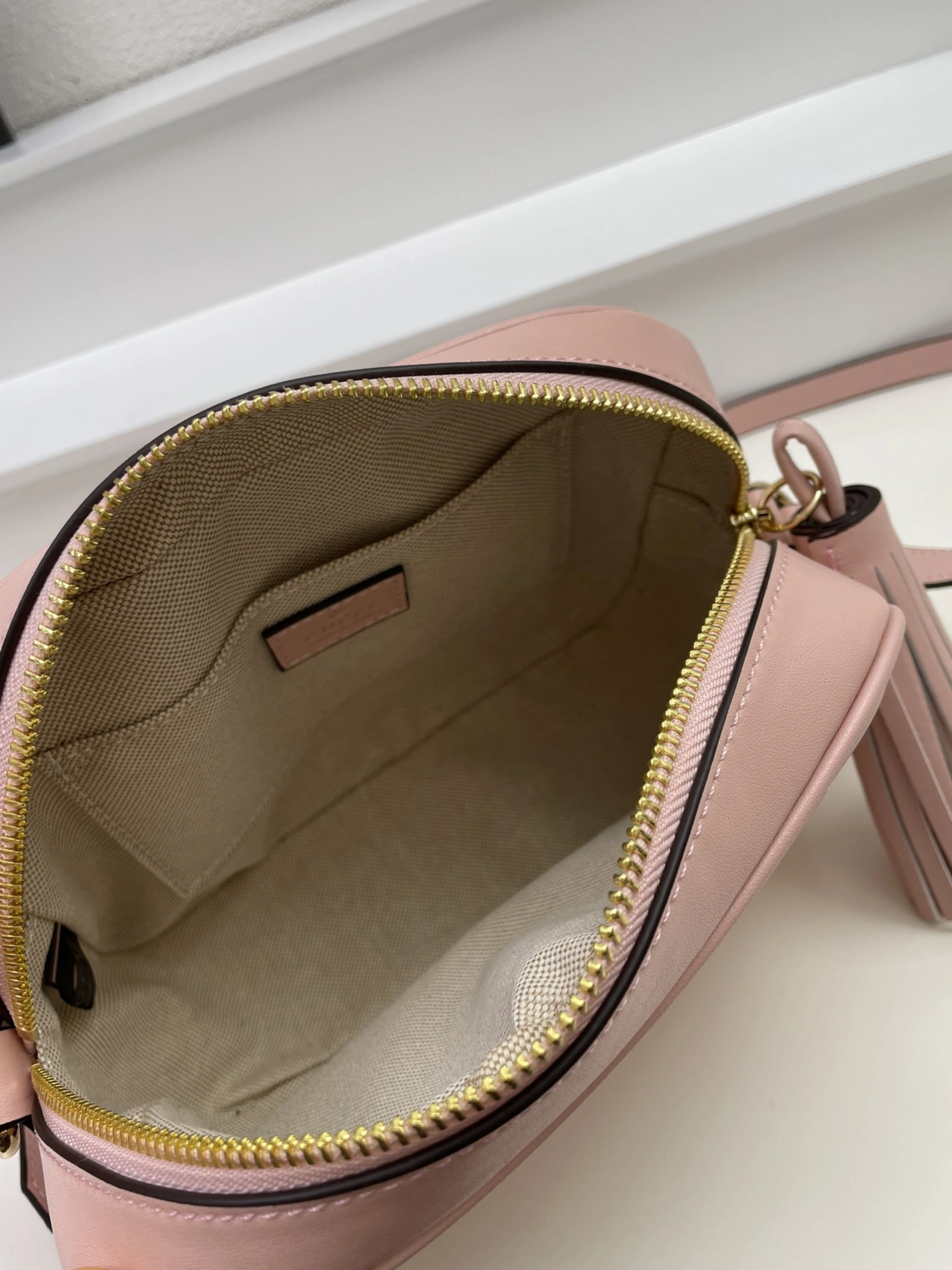 WellDesigned 5557 Gucci AAA Quality Messenger Bags For Women