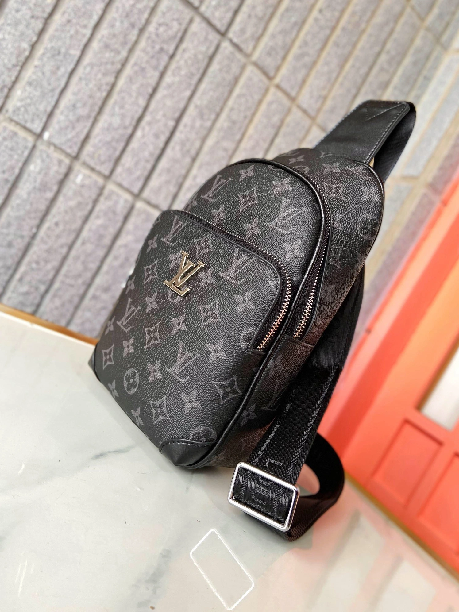 WellDesigned 5570 Louis Vuitton AAA Man Messenger Bags