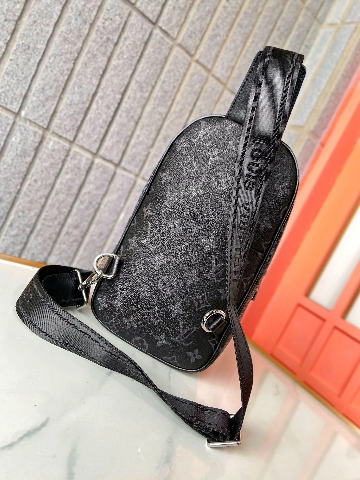 WellDesigned 5570 Louis Vuitton AAA Man Messenger Bags