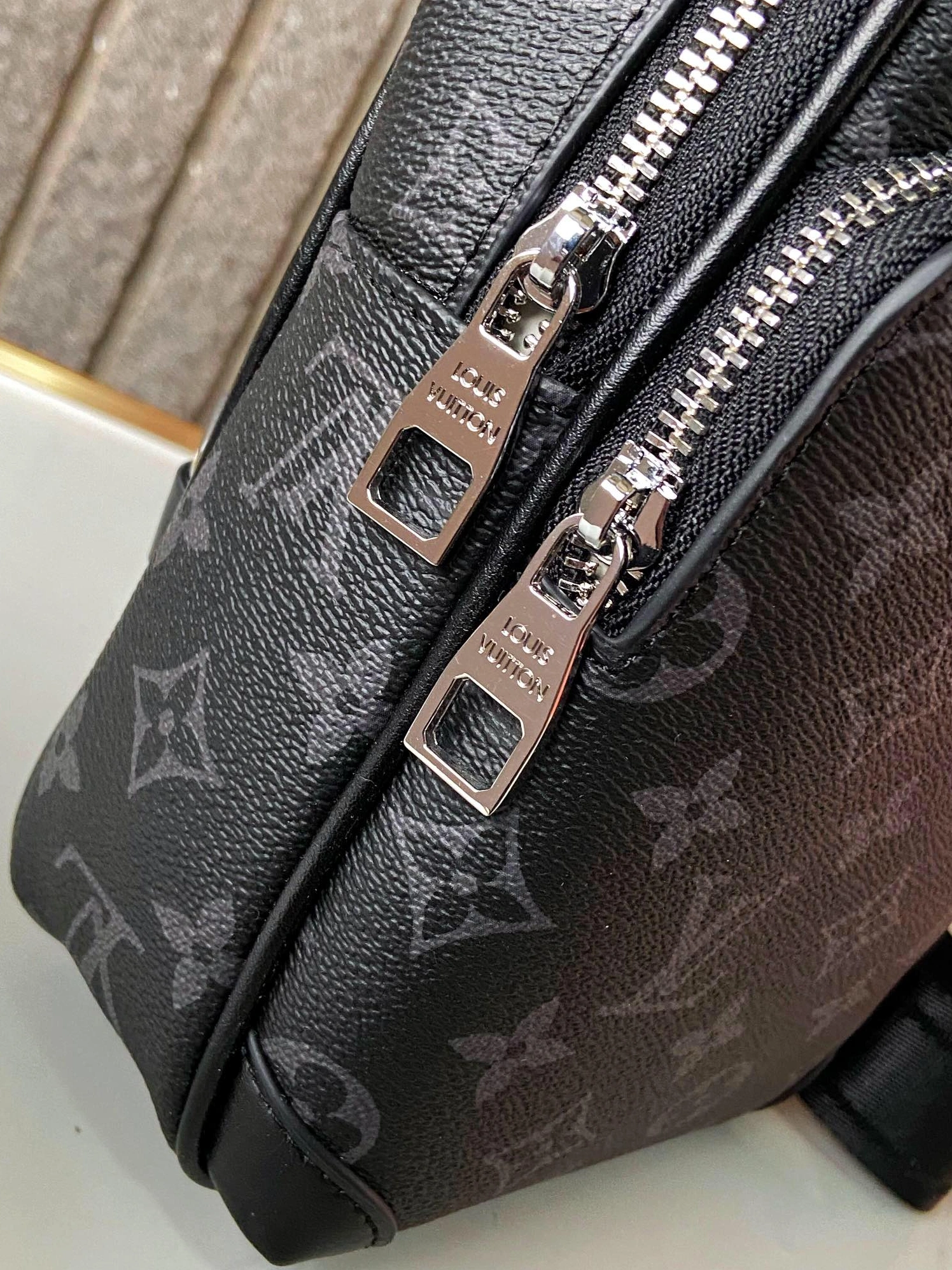 WellDesigned 5570 Louis Vuitton AAA Man Messenger Bags