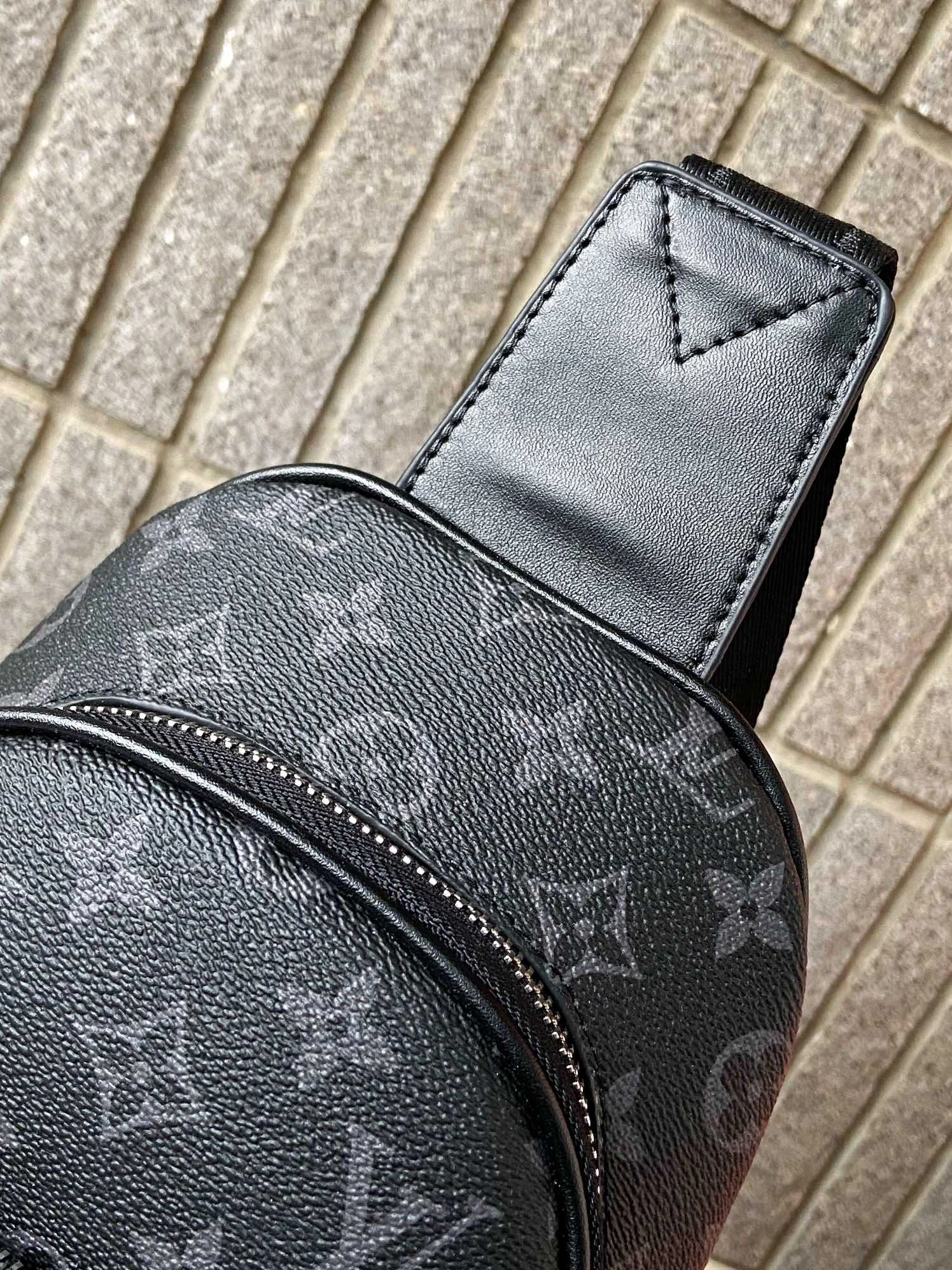 WellDesigned 5570 Louis Vuitton AAA Man Messenger Bags