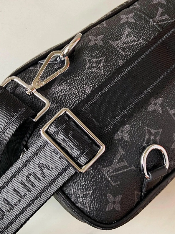 WellDesigned 5570 Louis Vuitton AAA Man Messenger Bags