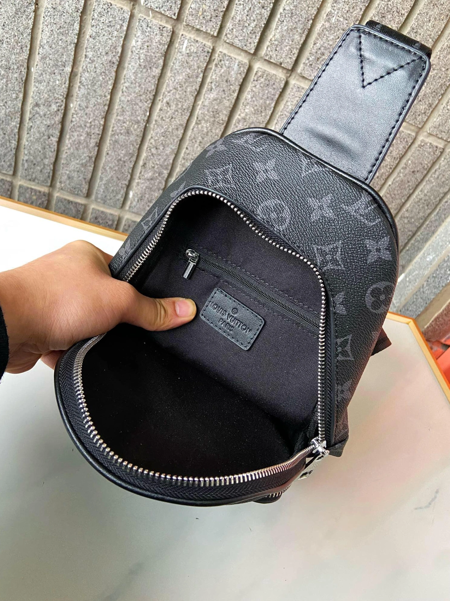 WellDesigned 5570 Louis Vuitton AAA Man Messenger Bags
