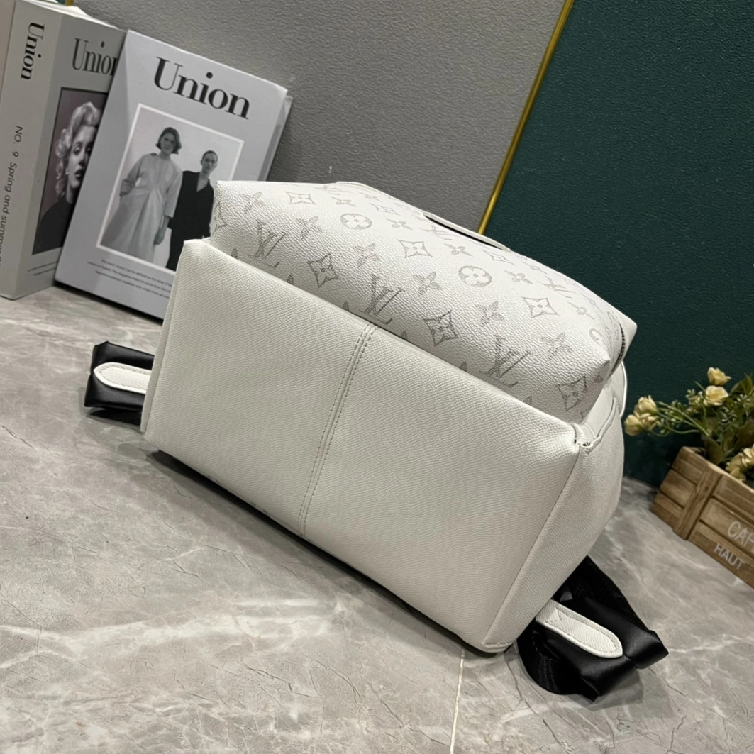 WellDesigned 5633 Louis Vuitton AAA Quality Backpacks For Unisex