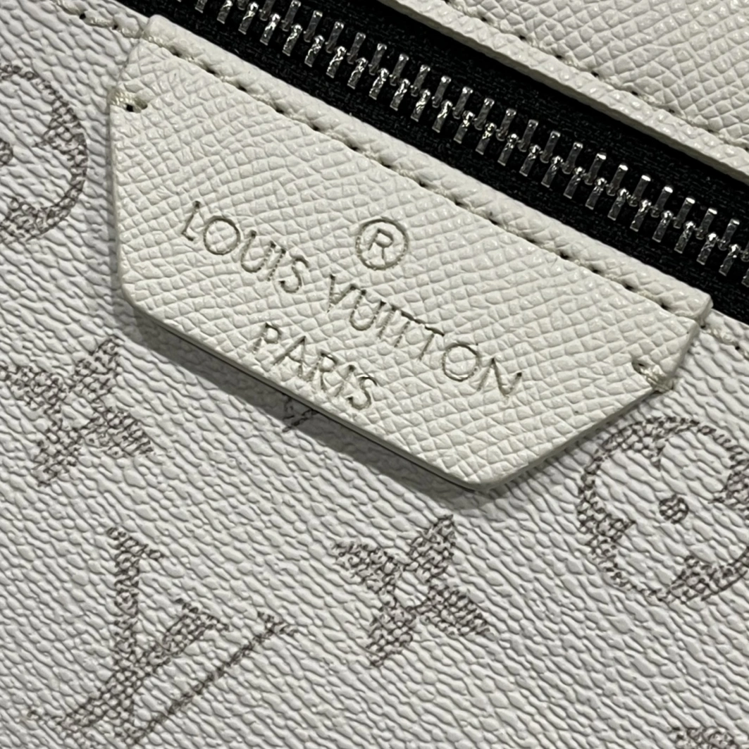WellDesigned 5633 Louis Vuitton AAA Quality Backpacks For Unisex