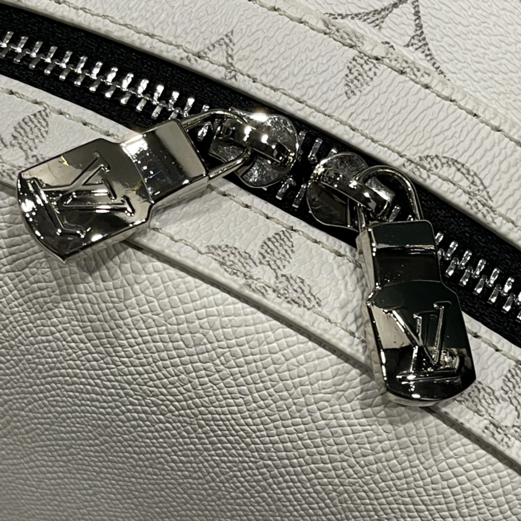 WellDesigned 5633 Louis Vuitton AAA Quality Backpacks For Unisex