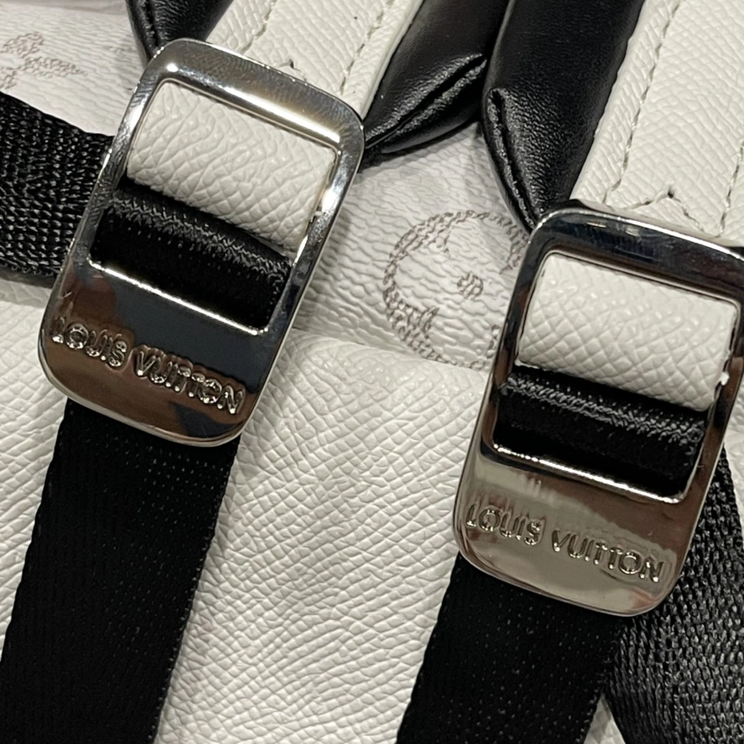 WellDesigned 5633 Louis Vuitton AAA Quality Backpacks For Unisex