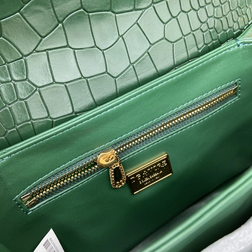 WellDesigned 5642 Dolce & Gabbana D&G AAA Quality Messenger Bags For Women