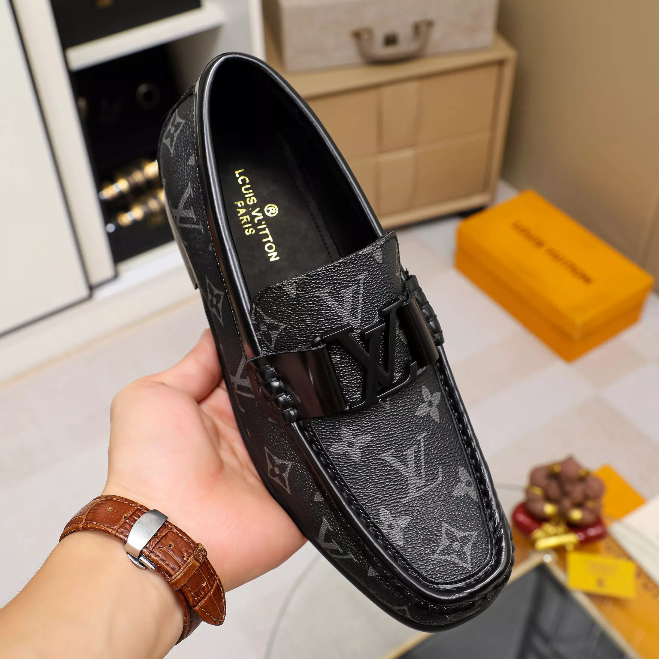 WellDesigned 5904 Louis Vuitton LV Oxfords Shoes For Men