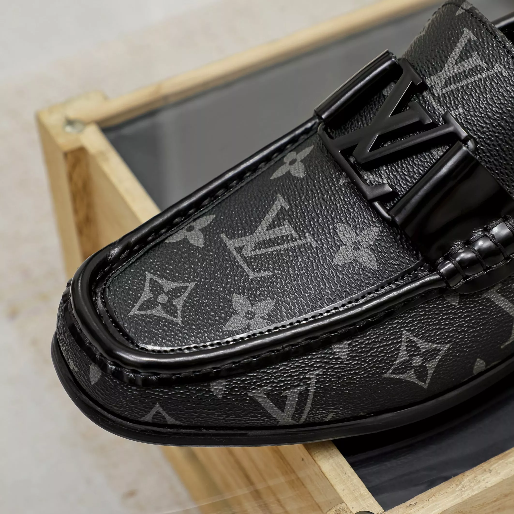 WellDesigned 5904 Louis Vuitton LV Oxfords Shoes For Men