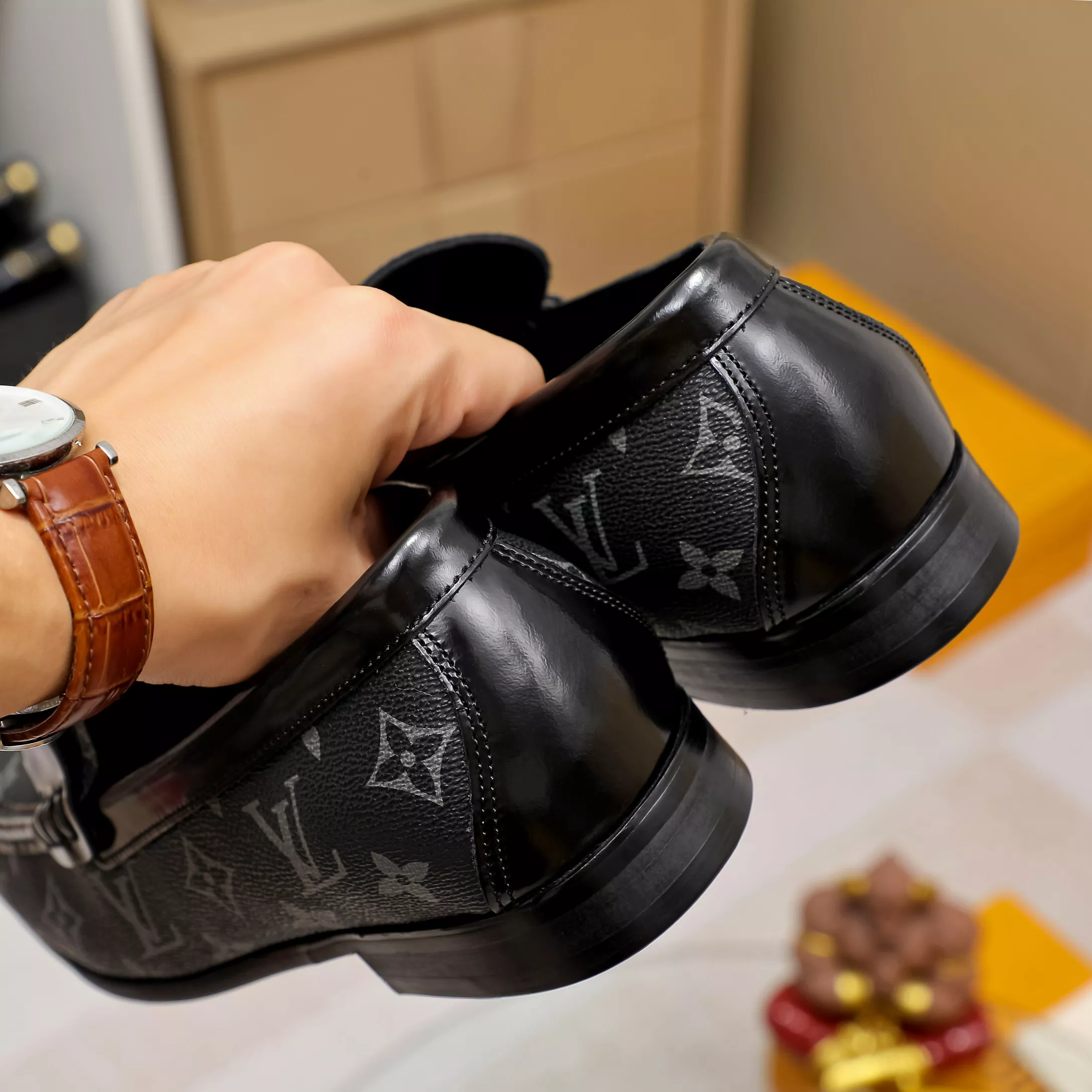 WellDesigned 5904 Louis Vuitton LV Oxfords Shoes For Men