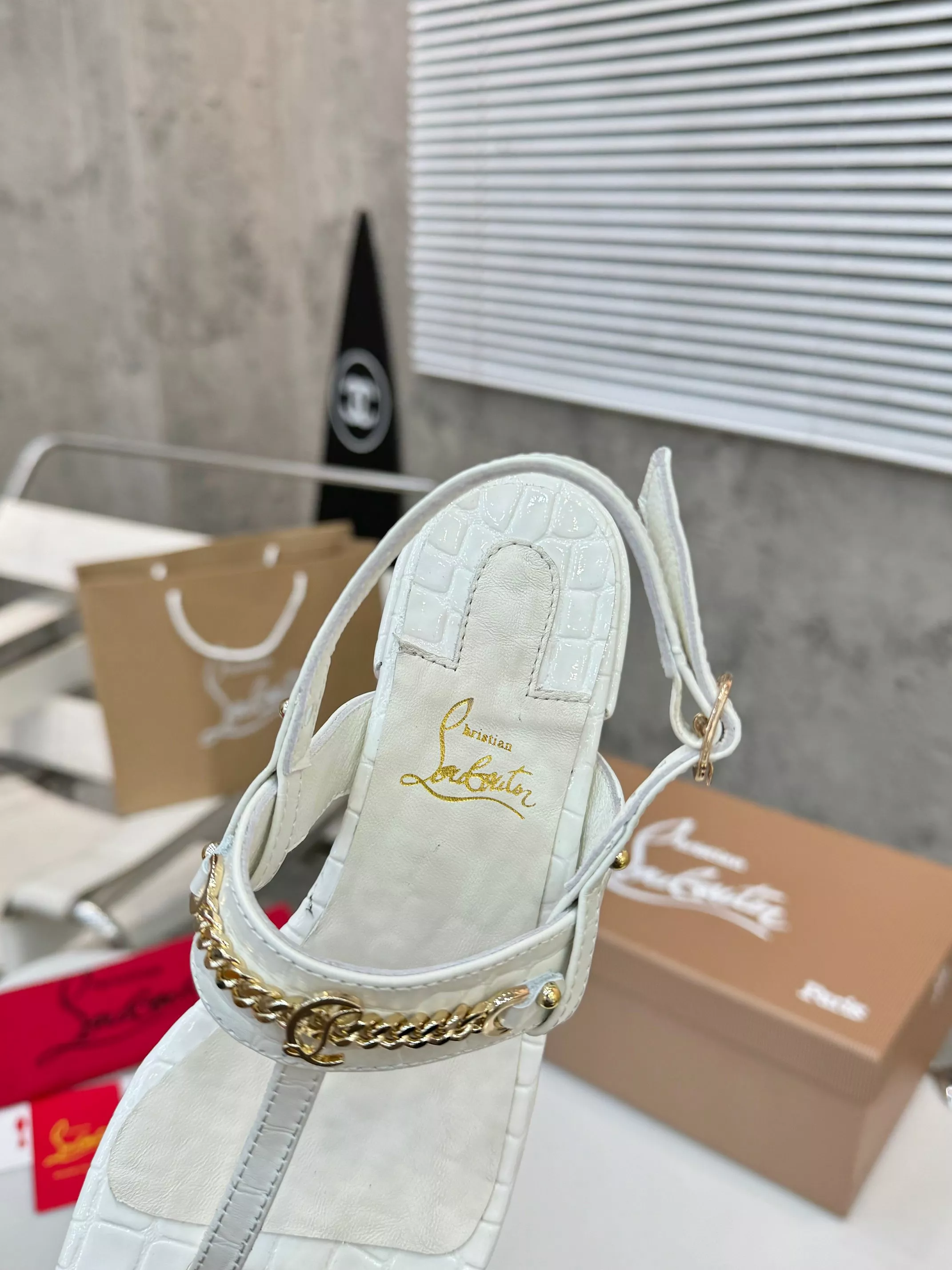 WellDesigned 5933 Christian Louboutin Sandal For Women