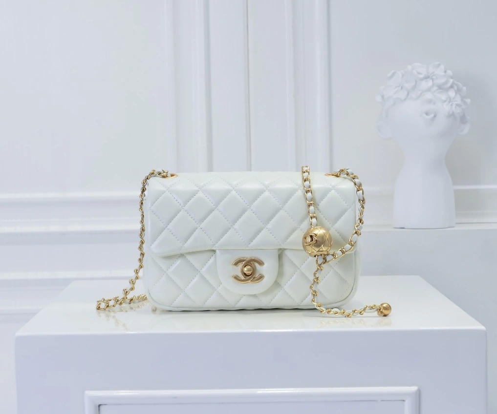 WellDesigned 6025 Chanel AAA Quality Messenger Bags