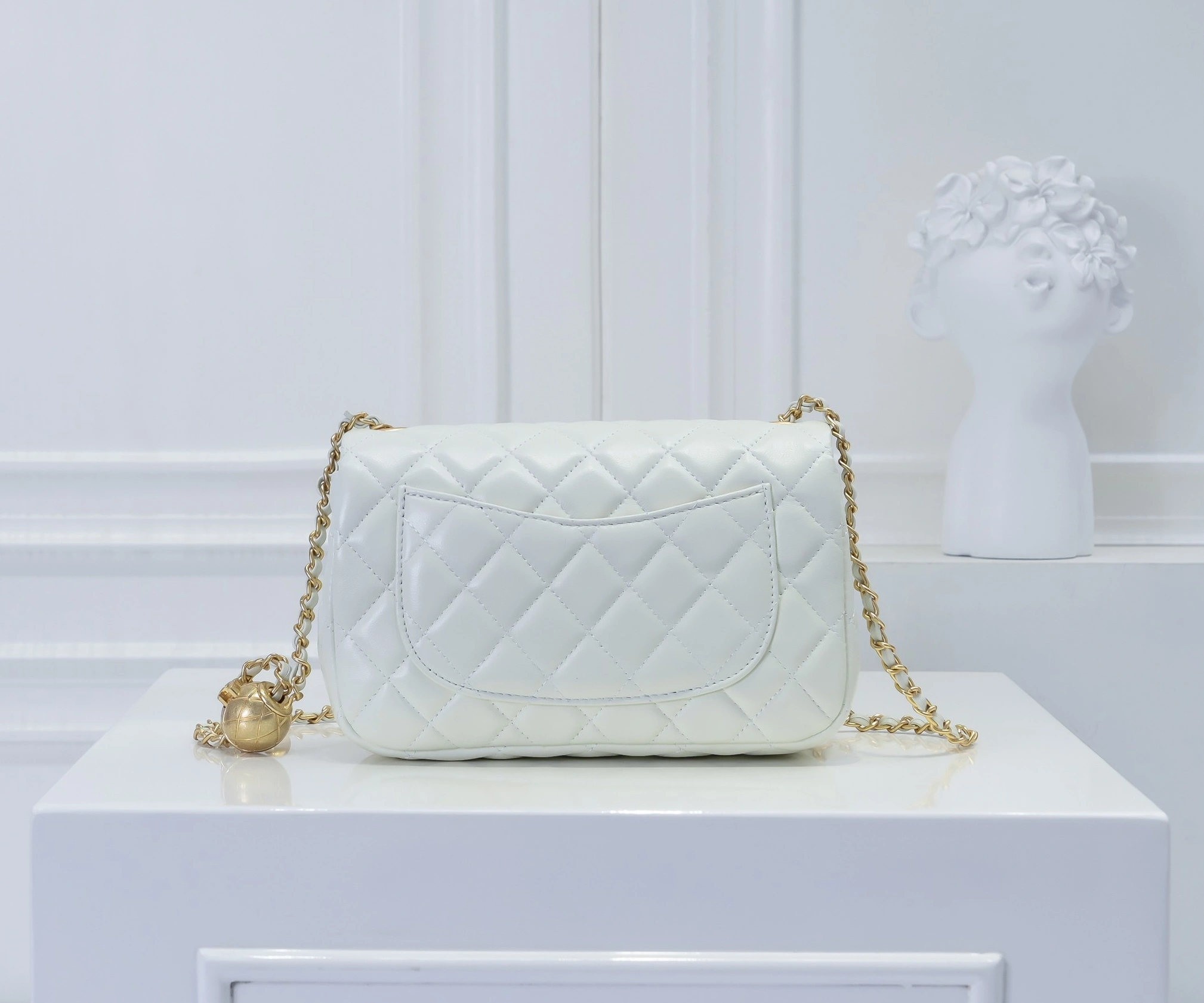 WellDesigned 6025 Chanel AAA Quality Messenger Bags
