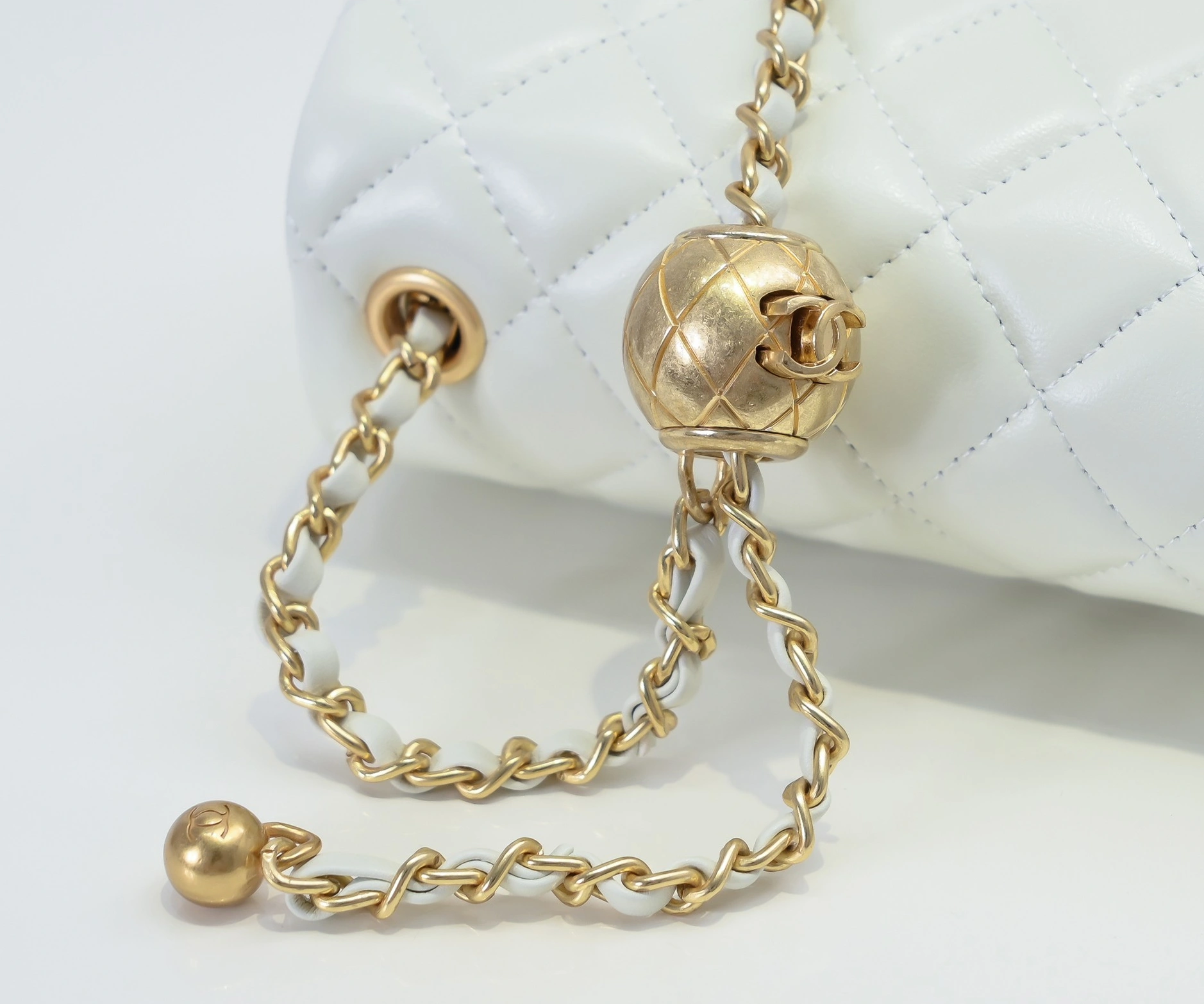 WellDesigned 6025 Chanel AAA Quality Messenger Bags