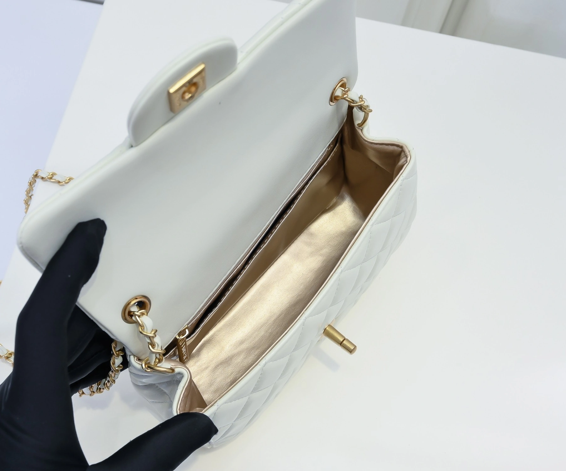 WellDesigned 6025 Chanel AAA Quality Messenger Bags