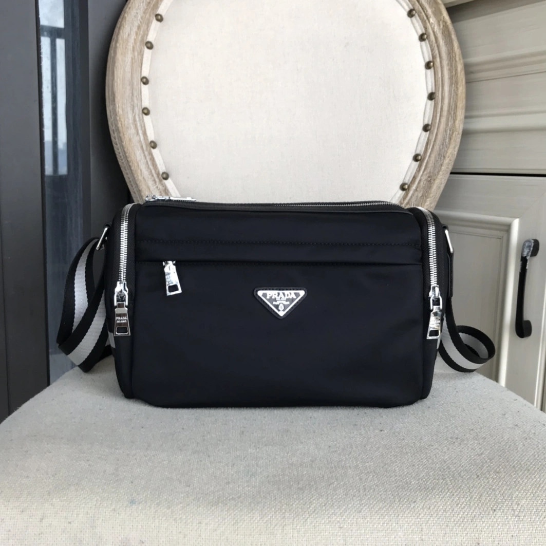WellDesigned 6112 Prada AAA Man Messenger Bags