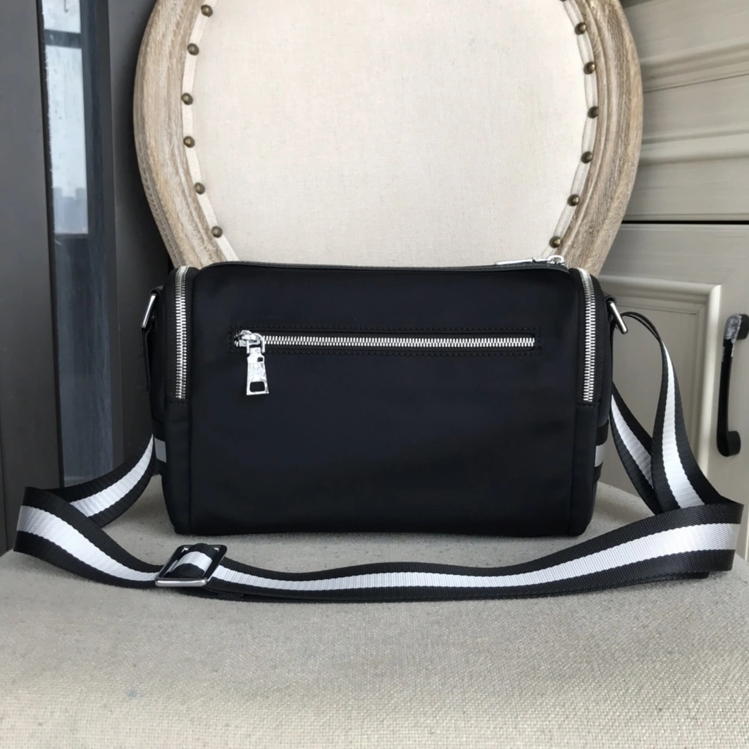 WellDesigned 6112 Prada AAA Man Messenger Bags