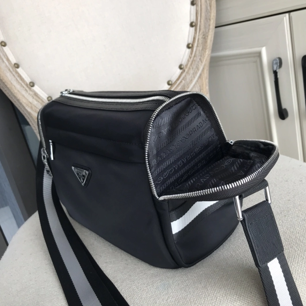 WellDesigned 6112 Prada AAA Man Messenger Bags