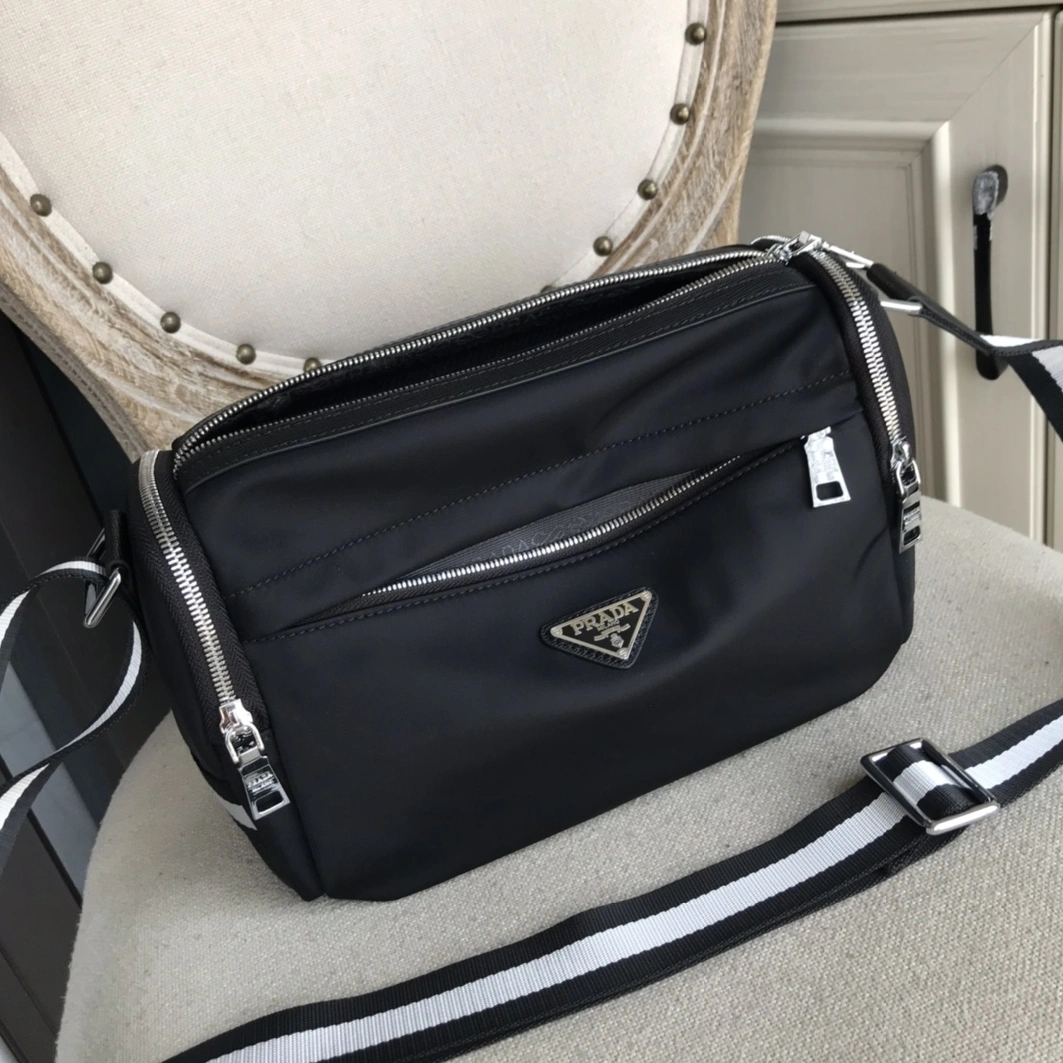WellDesigned 6112 Prada AAA Man Messenger Bags