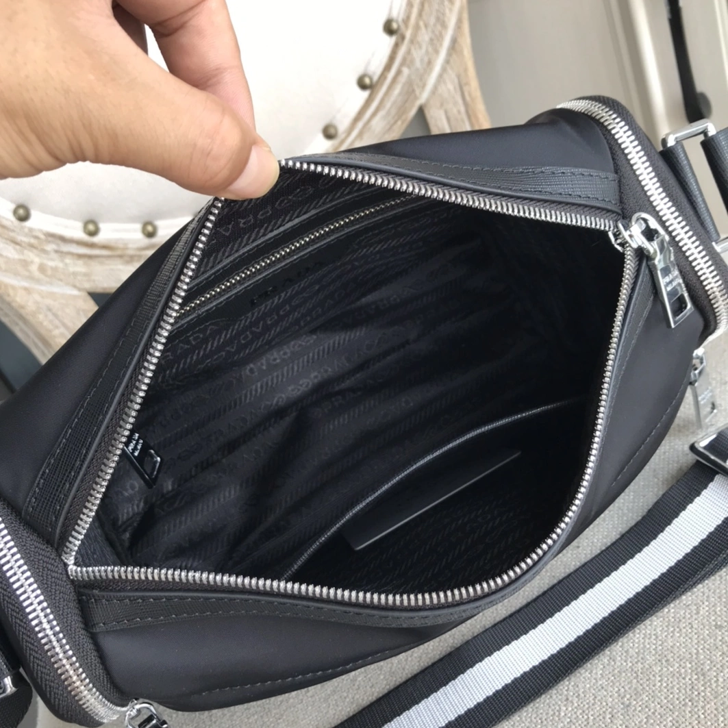 WellDesigned 6112 Prada AAA Man Messenger Bags