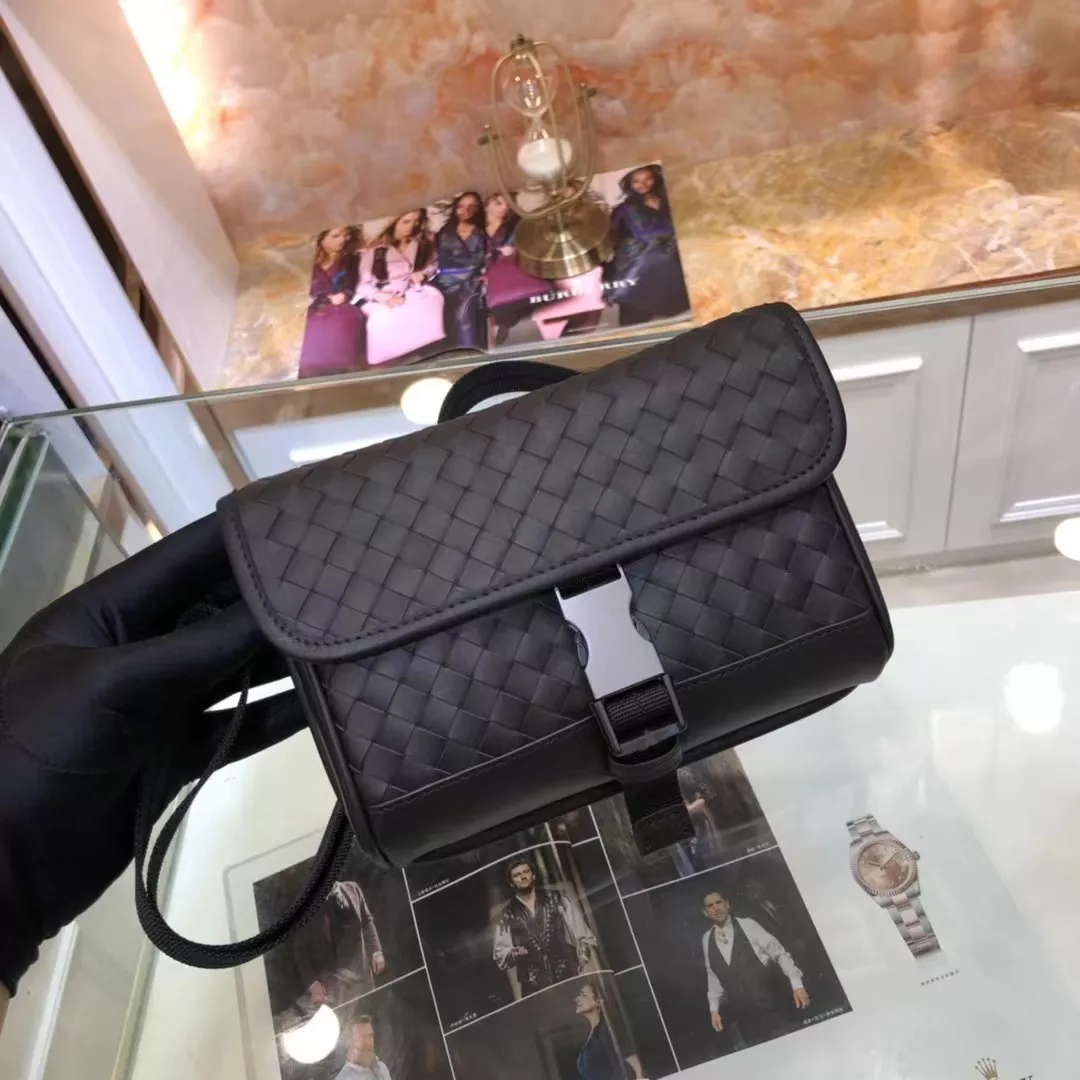 WellDesigned 6157 Bottega Veneta AAA Man Messenger Bags