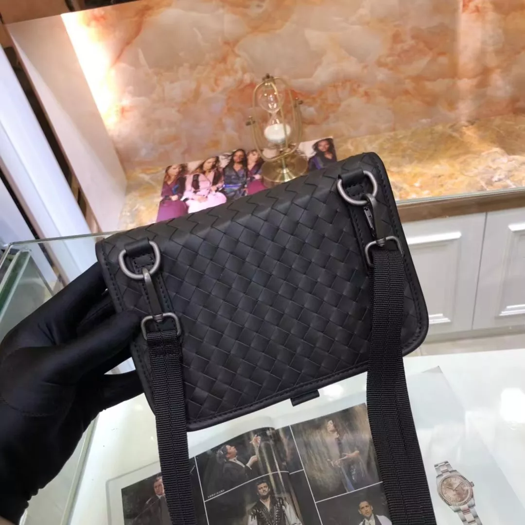 WellDesigned 6157 Bottega Veneta AAA Man Messenger Bags